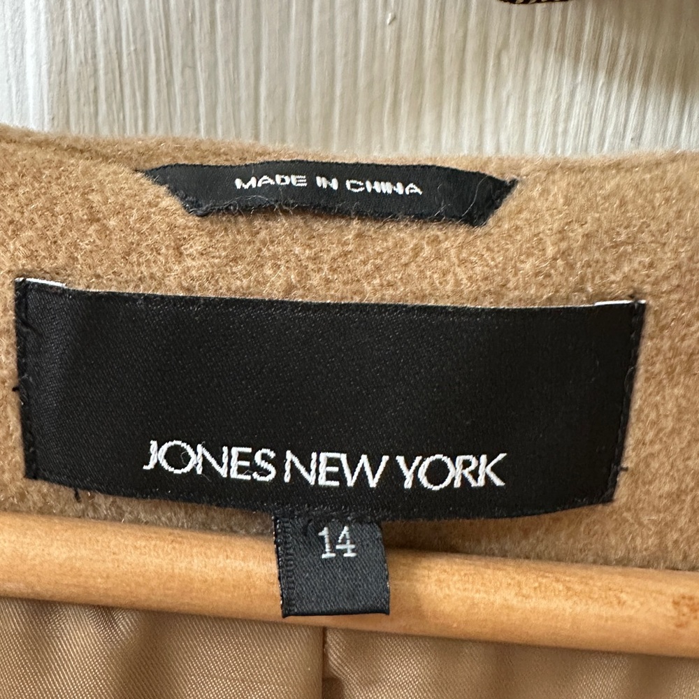 Jones New York Winter Coat W/ FREE SCARF - Camel color Size 14 - Picture 6 of 8